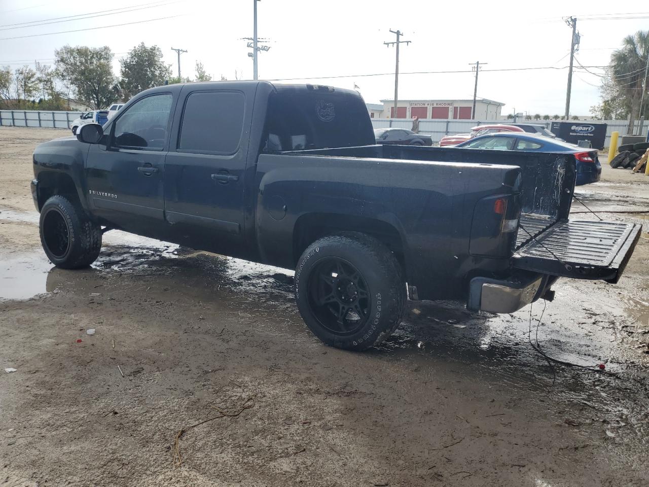 Image 2 of 2007 CHEVROLET SILVERADO C1500 CREW CAB 2007 with VIN 2GCEC13C171728661
