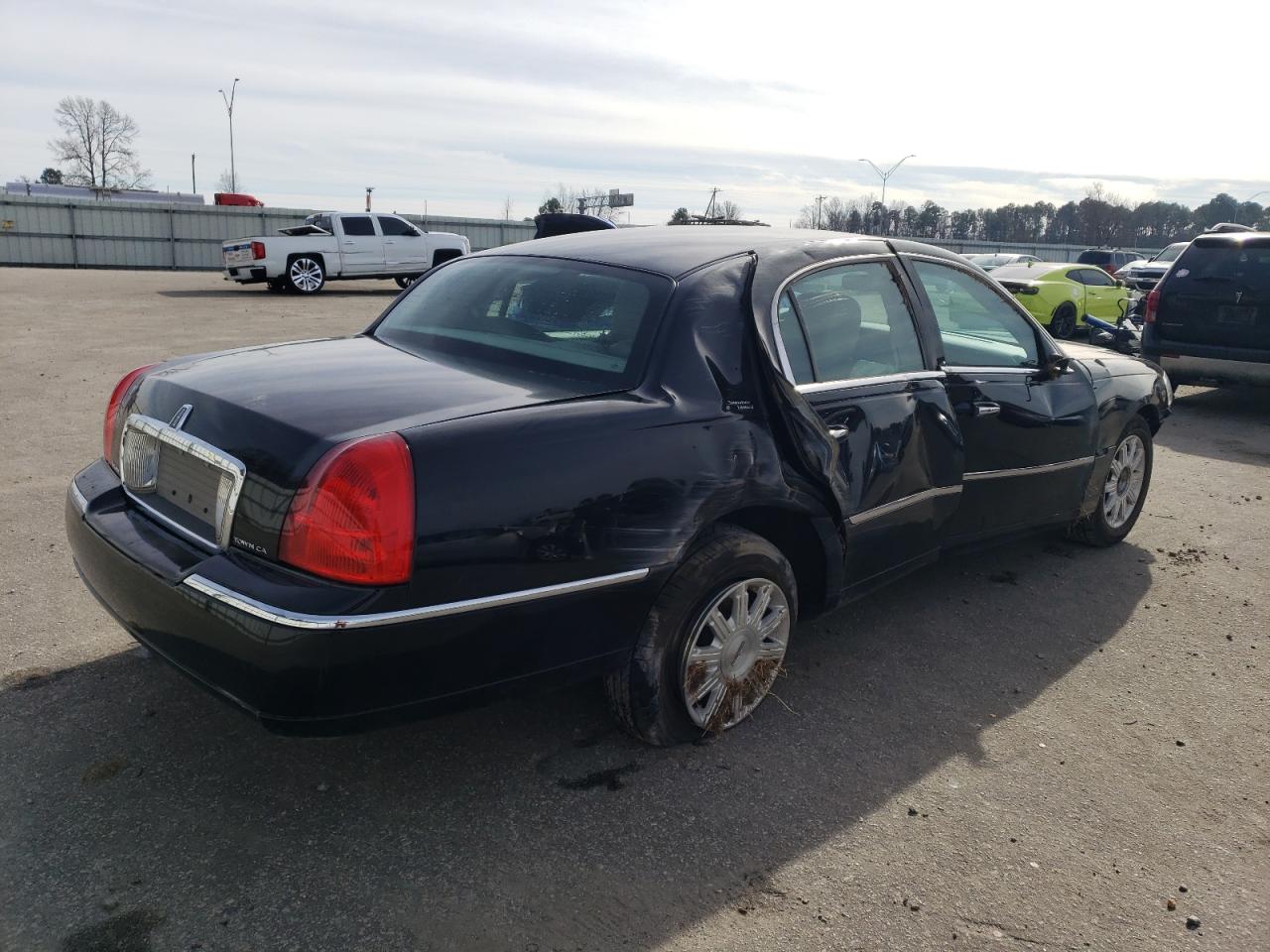 Изображение 3 2011 LINCOLN TOWN CAR SIGNATURE LIMITED 2011 с VIN 2LNBL8CV1BX758564