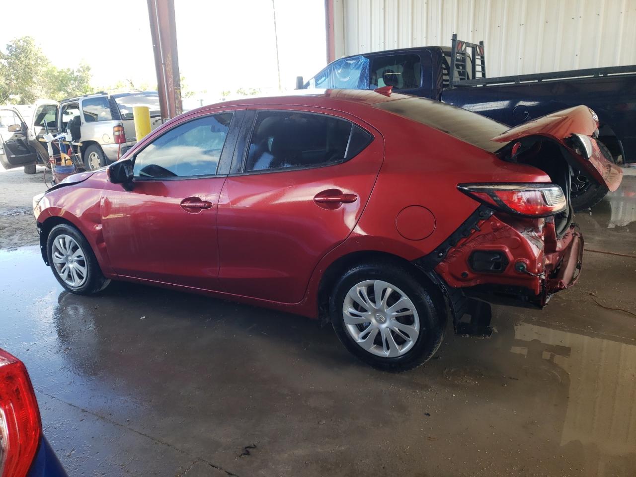 Obraz 2 z 2019 TOYOTA YARIS L 2019 z VIN 3MYDLBYV6KY521349