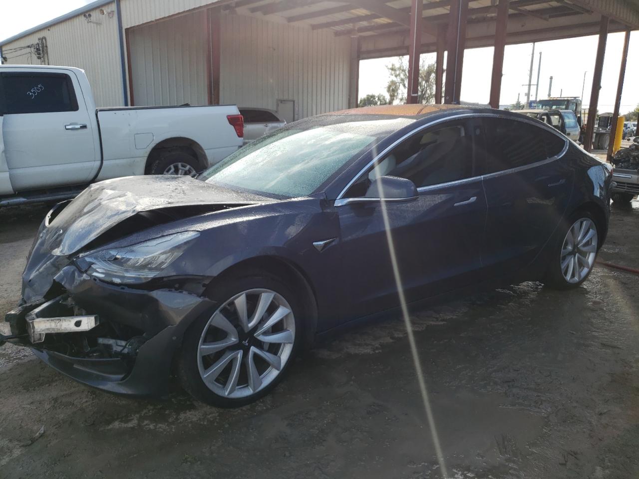 Изображение 2018 TESLA MODEL 3  2018