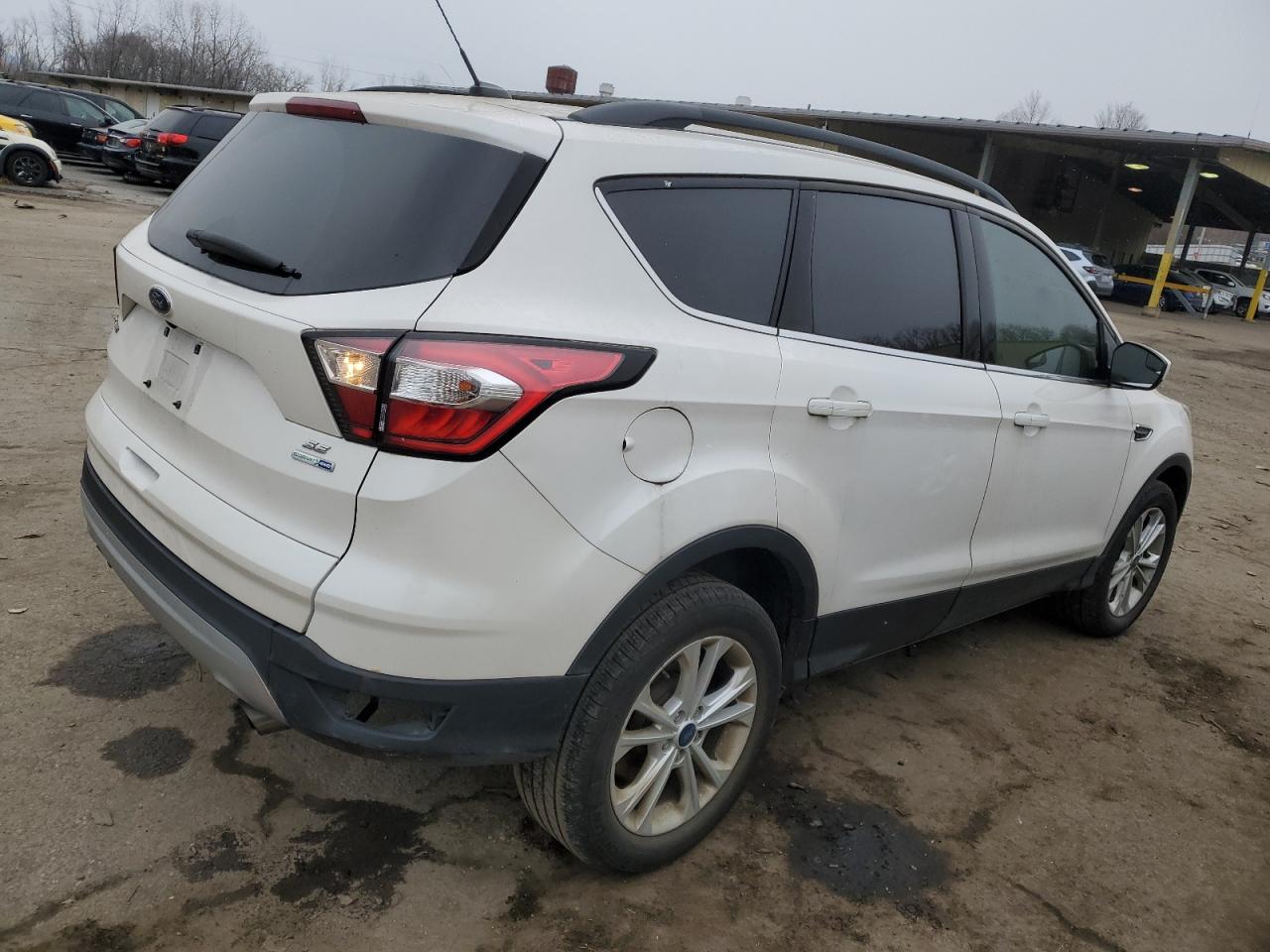 Изображение 3 2018 FORD ESCAPE SE 2018 с VIN 1FMCU9GD1JUC53896