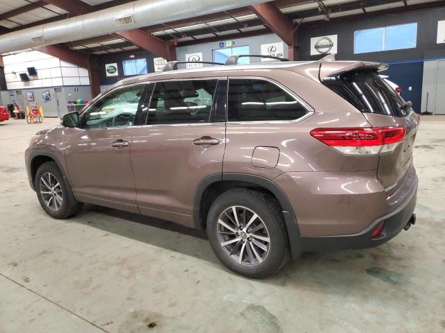 Image 2 of 2018 TOYOTA HIGHLANDER SE 2018 with VIN 5TDJZRFH6JS821243