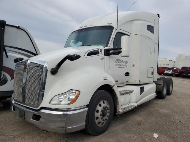 Image 2 of 2017 KENWORTH CONSTRUCTION T680 2017 with VIN 1XKYDP9XXHJ145220