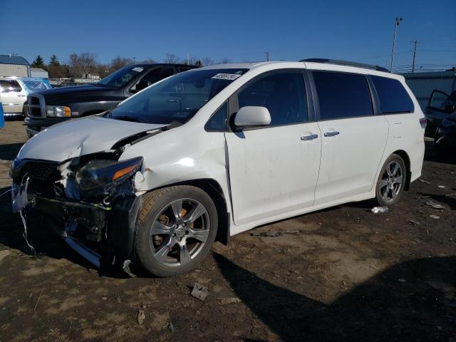 Image 1 of 2018 TOYOTA SIENNA SE 2018 with VIN 5TDXZ3DC6JS912849