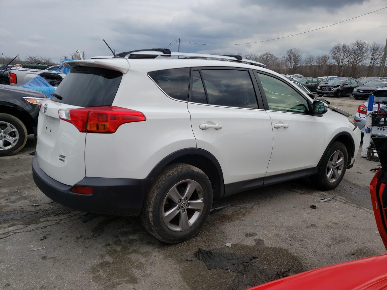 Изображение 3 2015 TOYOTA RAV4 XLE 2015 с VIN JTMRFREV6FD101785