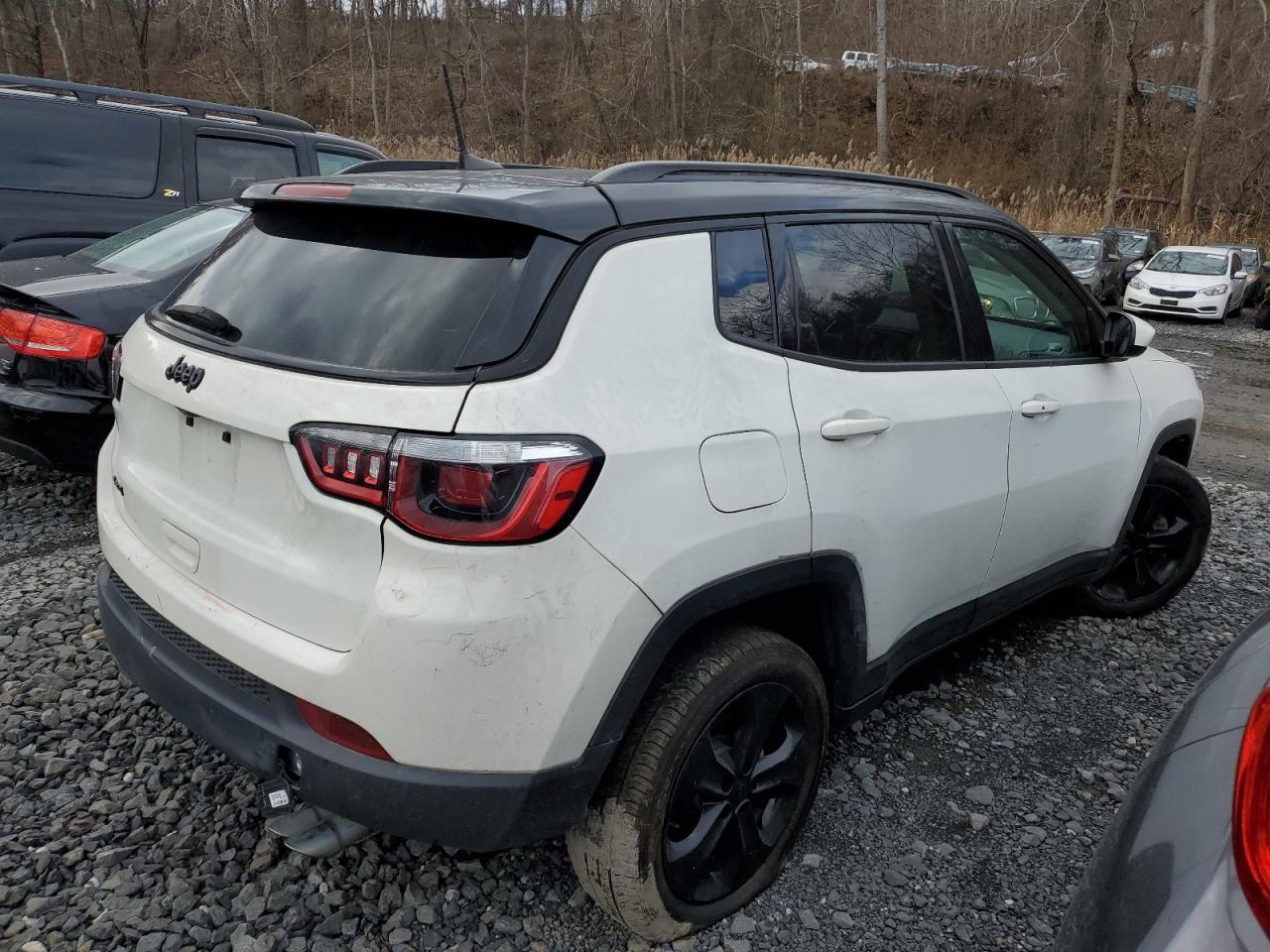 Image 3 of 2019 JEEP COMPASS LATITUDE 2019 with VIN 3C4NJDBB2KT842370