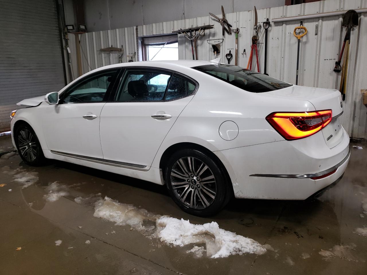 Изображение 2 Kia Cadenza Premium 2014 с VIN KNALN4D75E5167667