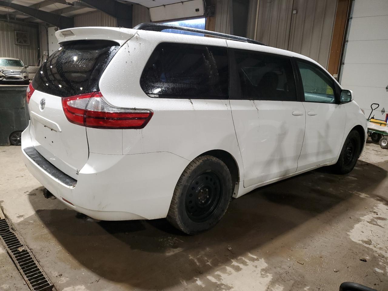 Image 3 of 2015 TOYOTA SIENNA LE 2015 with VIN 5TDJK3DC1FS128225