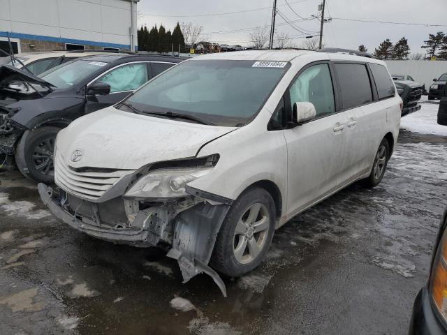 2017 TOYOTA SIENNA LE 2017 image