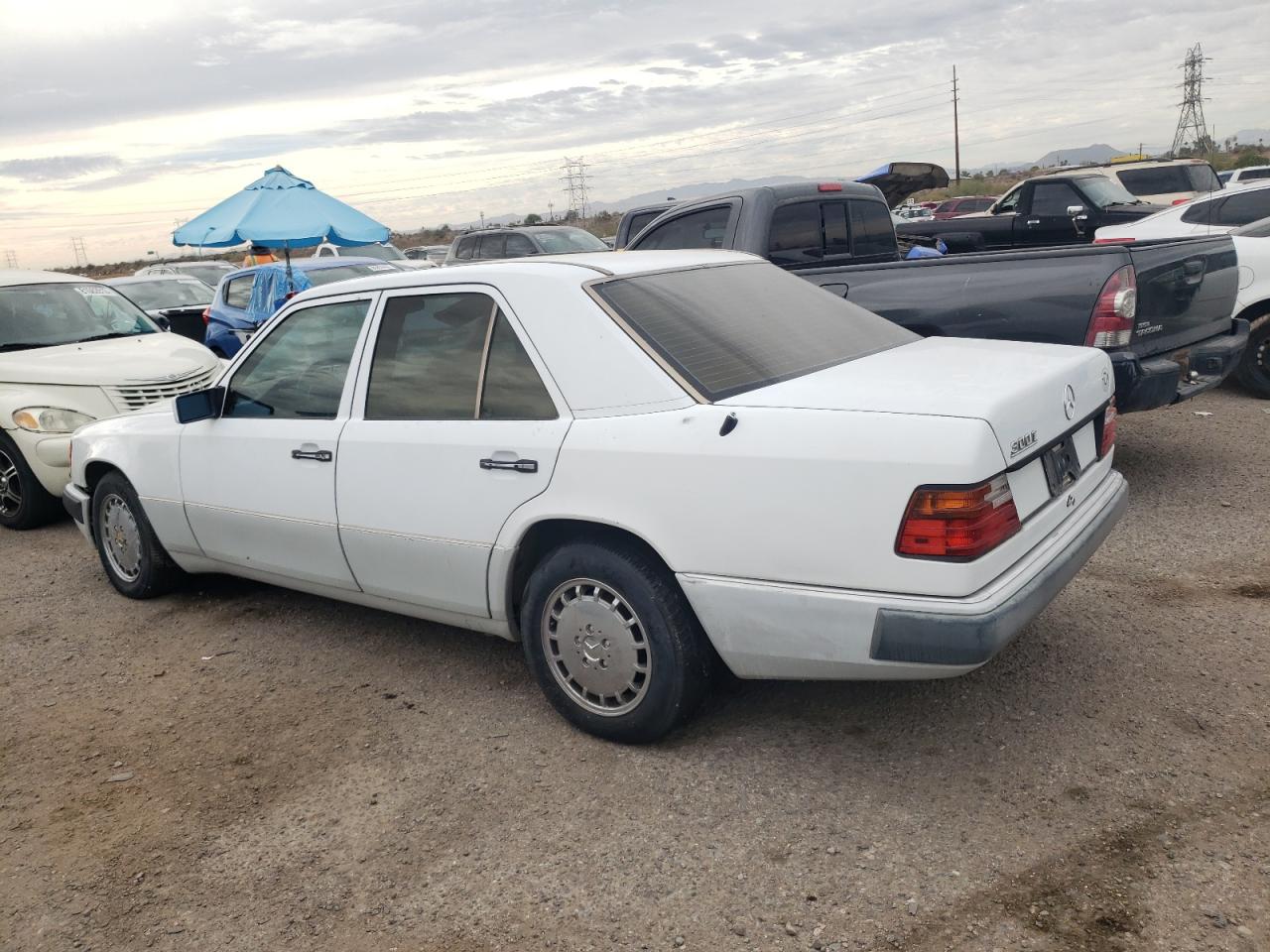 Image 2 of 1990 MERCEDES-BENZ 300 E 1990 with VIN WDBEA30D2LB143997