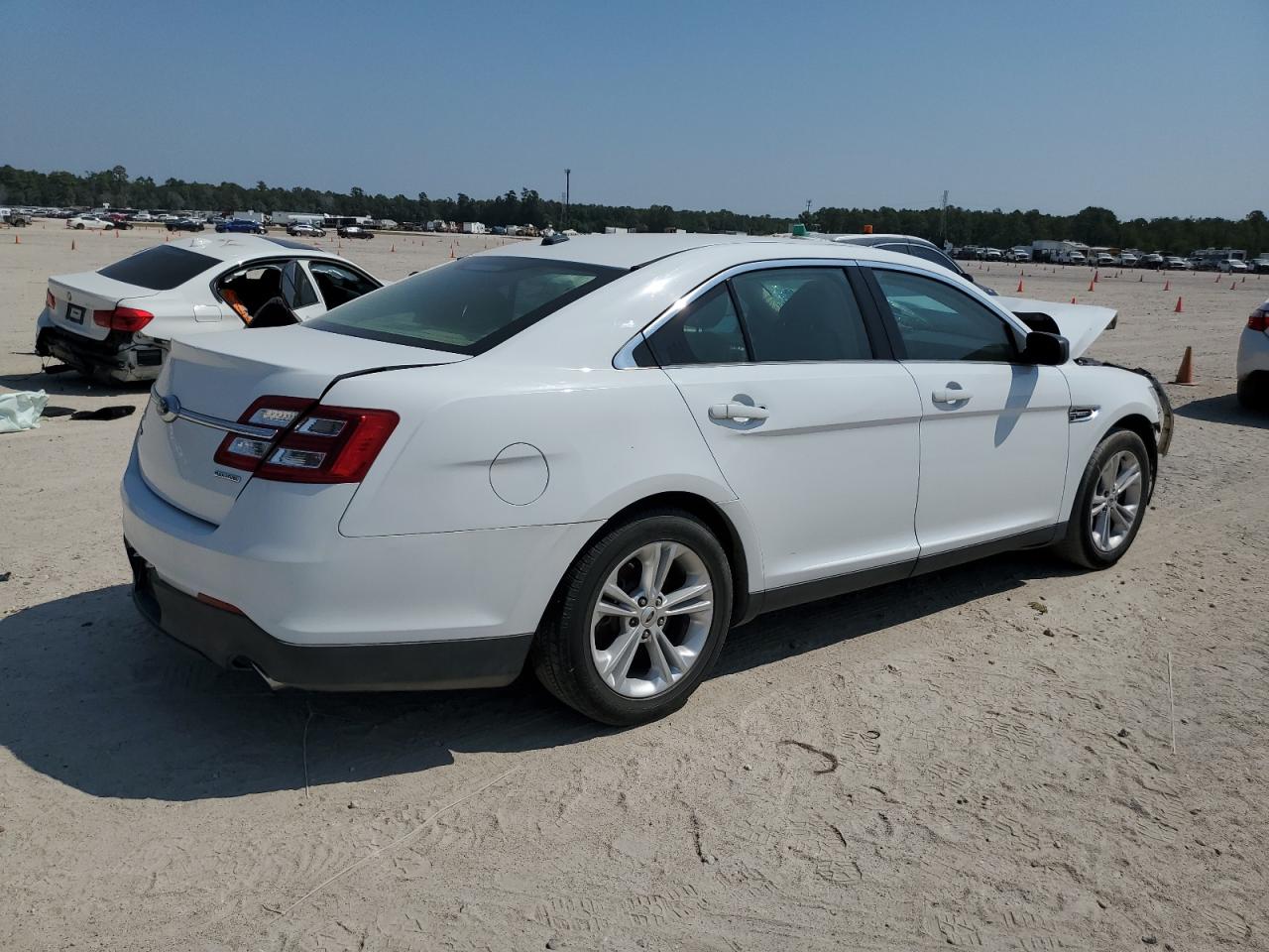 Изображение 3 2016 FORD TAURUS SE 2016 с VIN 1FAHP2D89GG110563