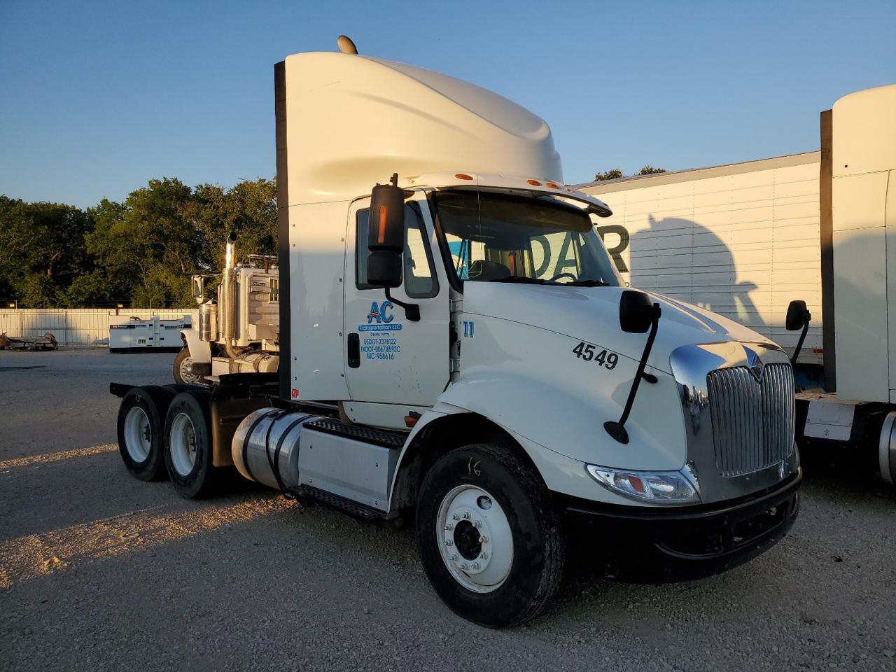 Image 1 of 2015 INTERNATIONAL 8000 8600 2015 with VIN 1HSHXSNR7FH144549