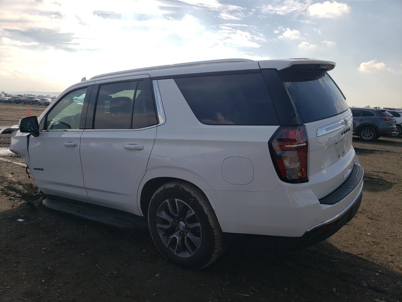 Изображение 2 2021 CHEVROLET TAHOE C1500 LT 2021 с VIN 1GNSCNKD6MR132038