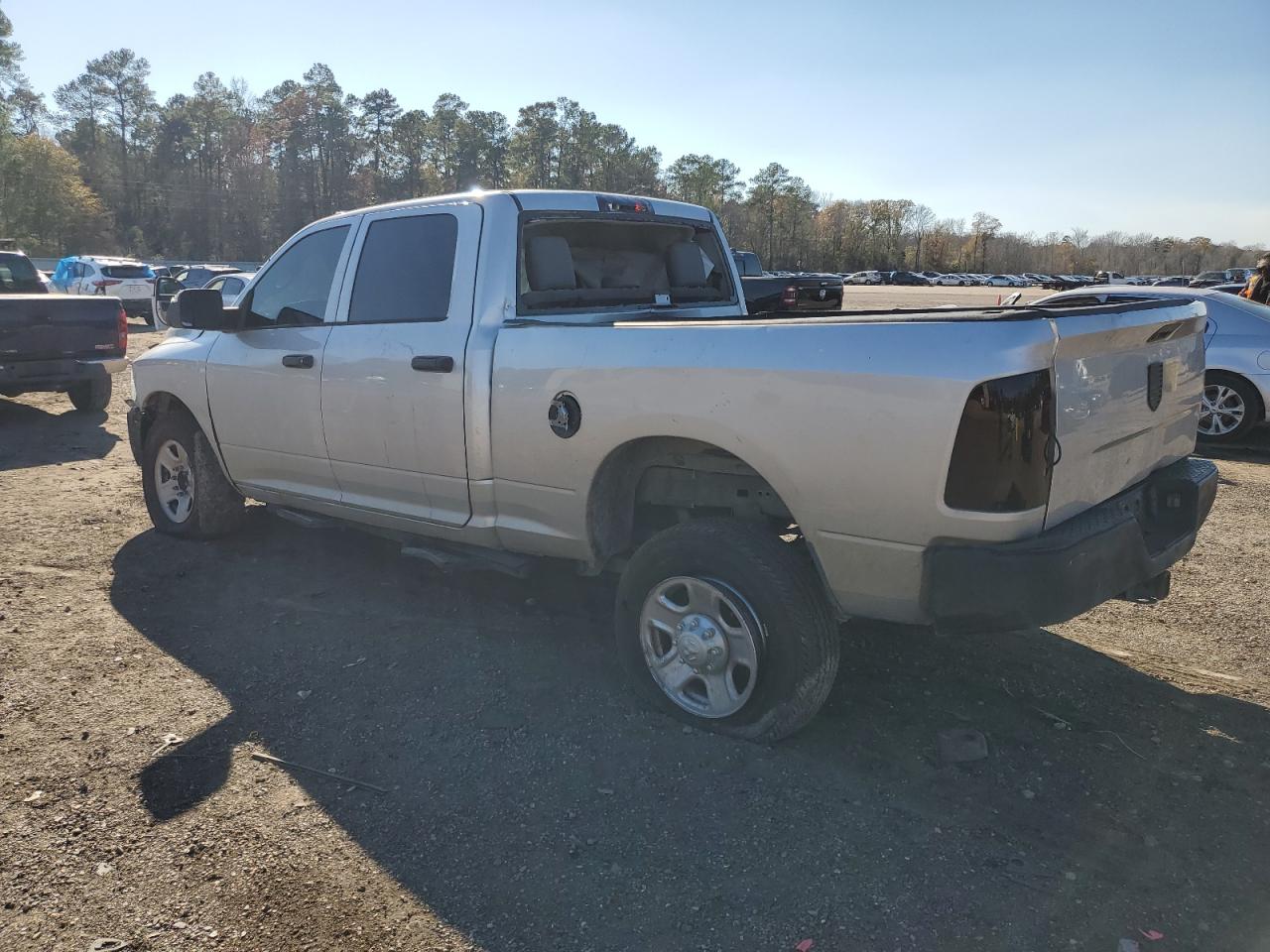 Изображение 2 2018 RAM 2500 ST 2018 с VIN 3C6UR5CLXJG369415