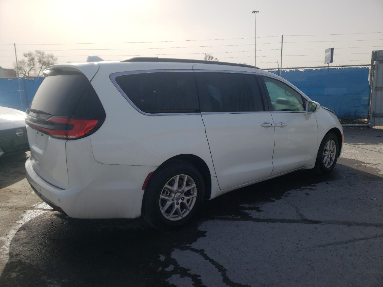 Image 3 of 2022 CHRYSLER PACIFICA TOURING L 2022 with VIN 2C4RC1BG9NR117202