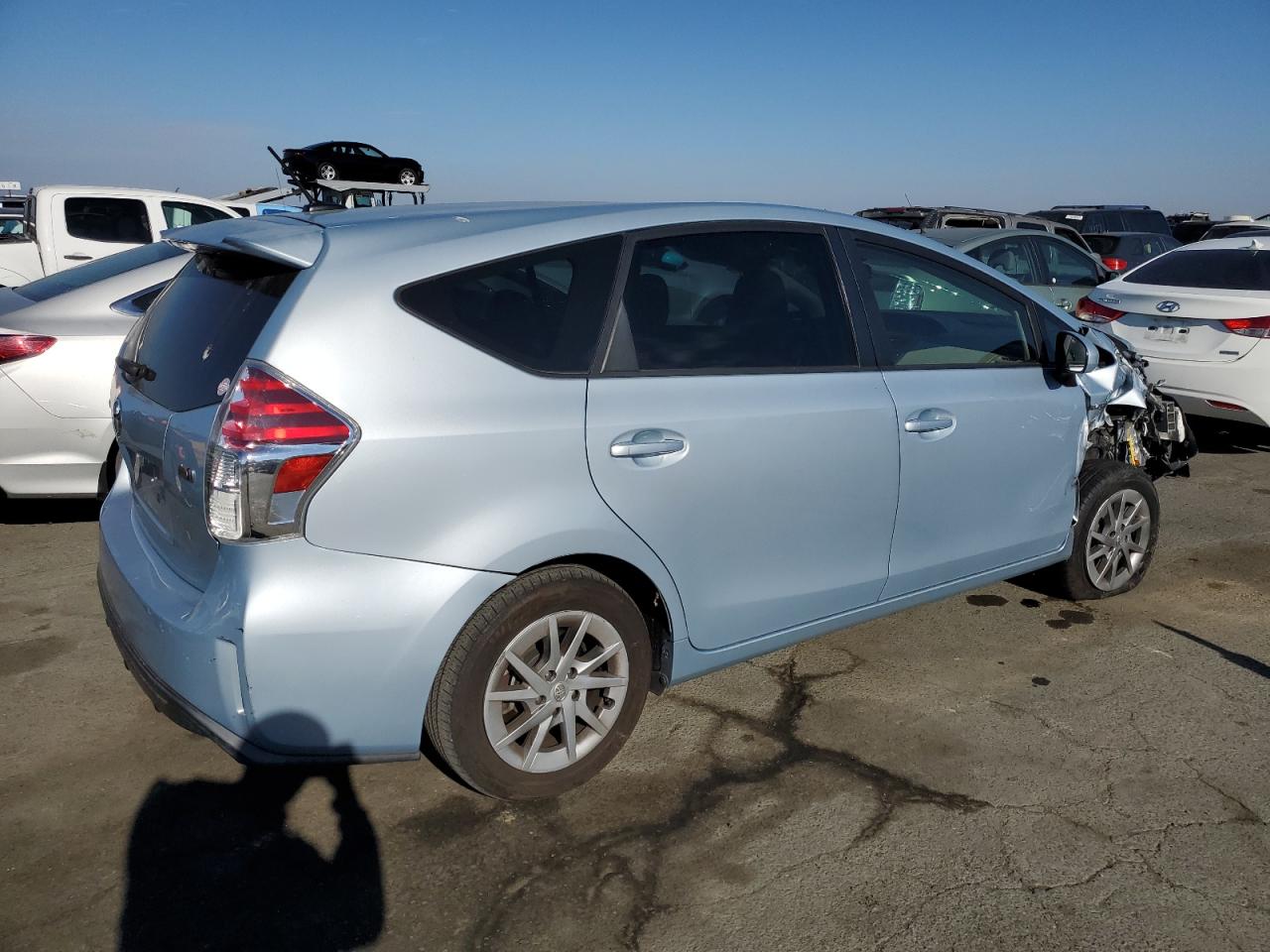 Изображение 3 2015 TOYOTA PRIUS V  2015 с VIN JTDZN3EUXFJ031085