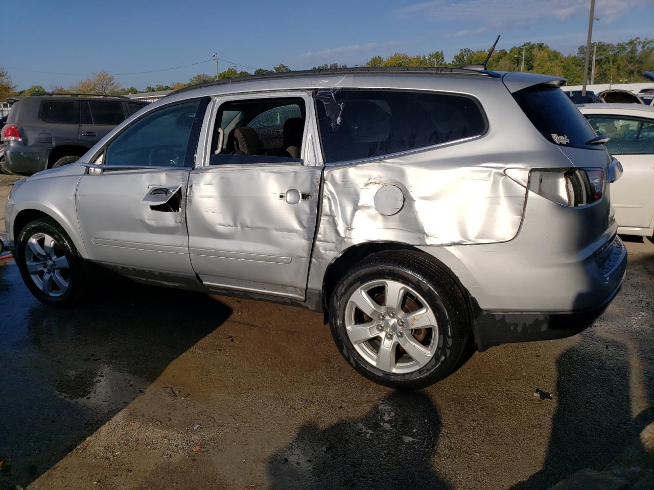 Изображение 2 2017 CHEVROLET TRAVERSE LT 2017 с VIN 1GNKRGKD3HJ228658