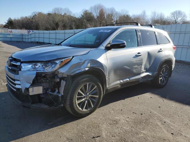 Image 1 of 2019 TOYOTA HIGHLANDER SE 2019 with VIN 5TDJZRFH9KS962003