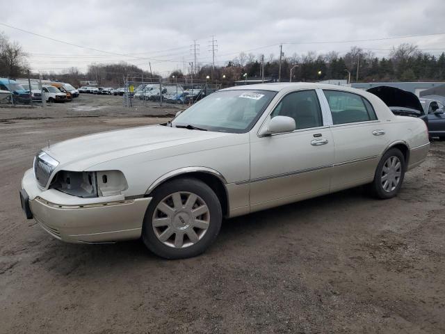 Image 1 of 2005 LINCOLN TOWN CAR SIGNATURE LIMITED 2005 with VIN 1LNHM82W75Y620680