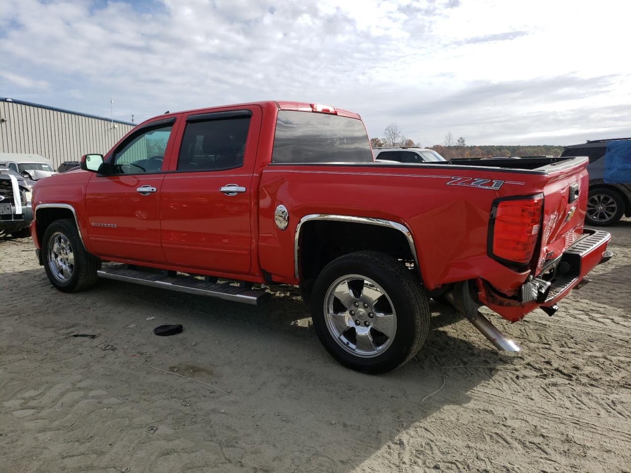 Image 2 of 2017 CHEVROLET SILVERADO K1500 LT 2017 with VIN 3GCUKREC2HG414911