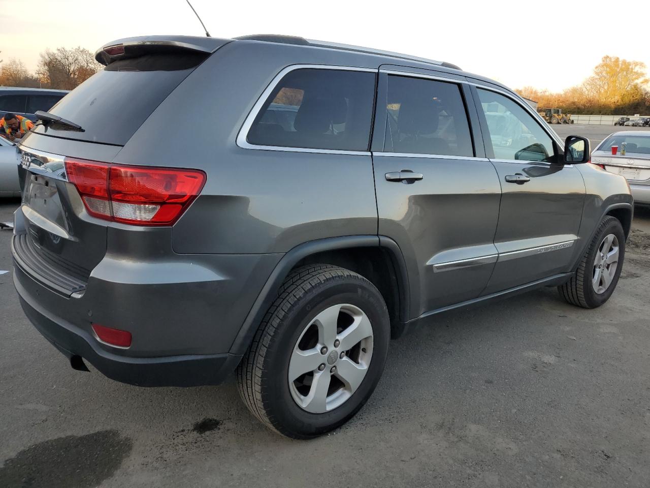 Image 3 of 2013 JEEP GRAND CHEROKEE LAREDO 2013 with VIN 1C4RJFAG0DC542609