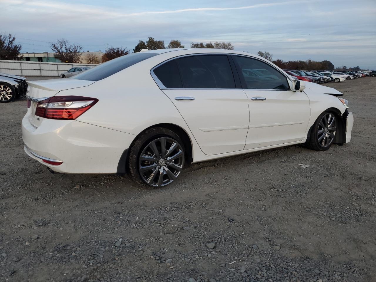 Изображение 3 2016 HONDA ACCORD EXL 2016 с VIN 1HGCR3F01GA019898