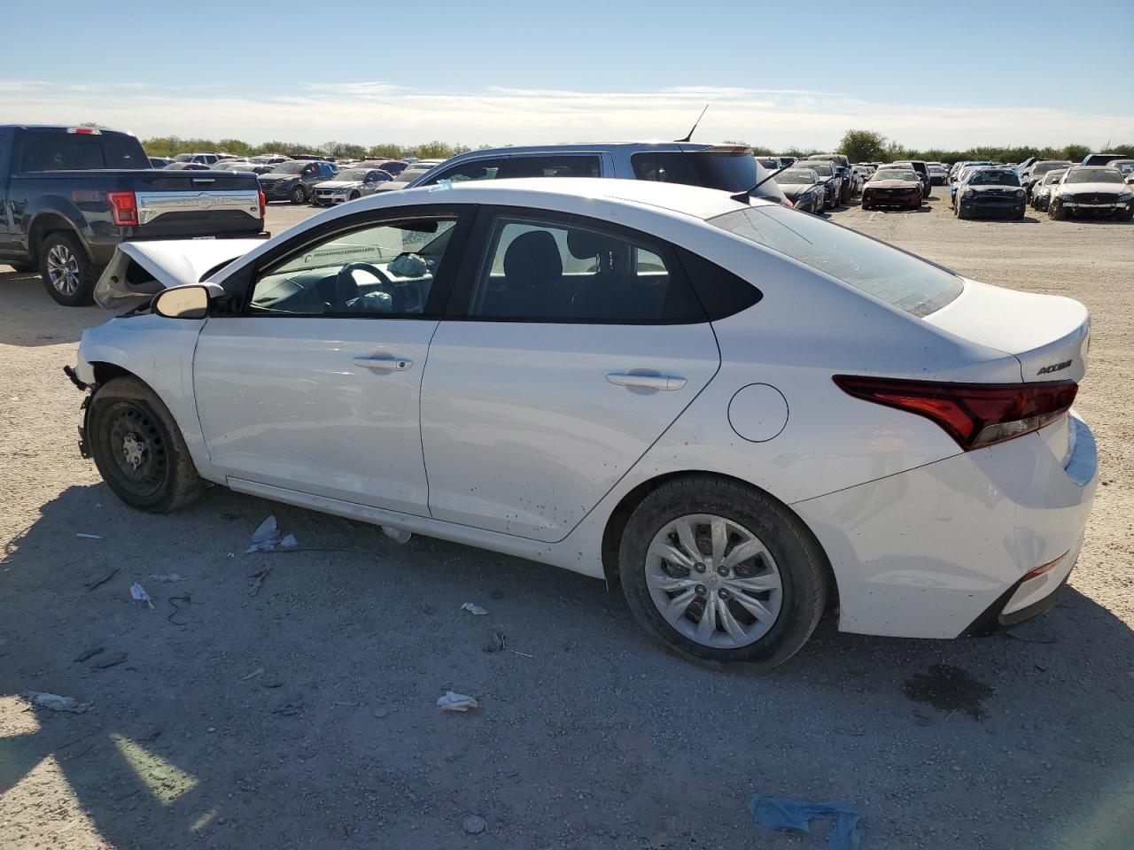 Изображение 2 2019 HYUNDAI ACCENT SE 2019 с VIN 3KPC24A34KE068061