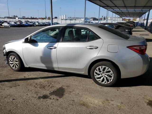 Obraz 2 z 2019 TOYOTA COROLLA L 2019 z VIN 5YFBURHE3KP888611