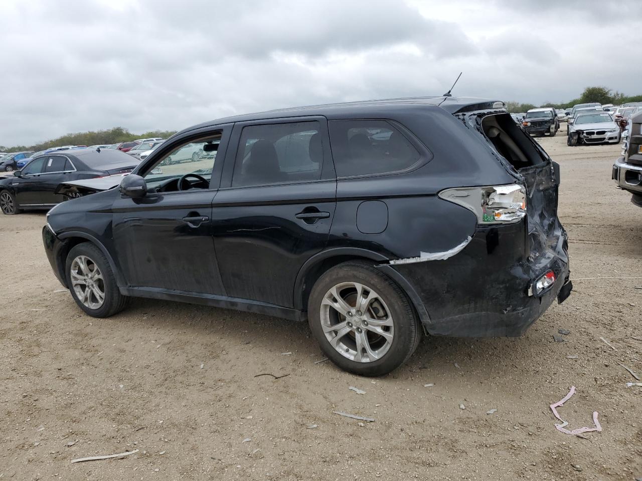 Image 2 of 2015 MITSUBISHI OUTLANDER SE 2015 with VIN JA4AD3A3XFZ011251