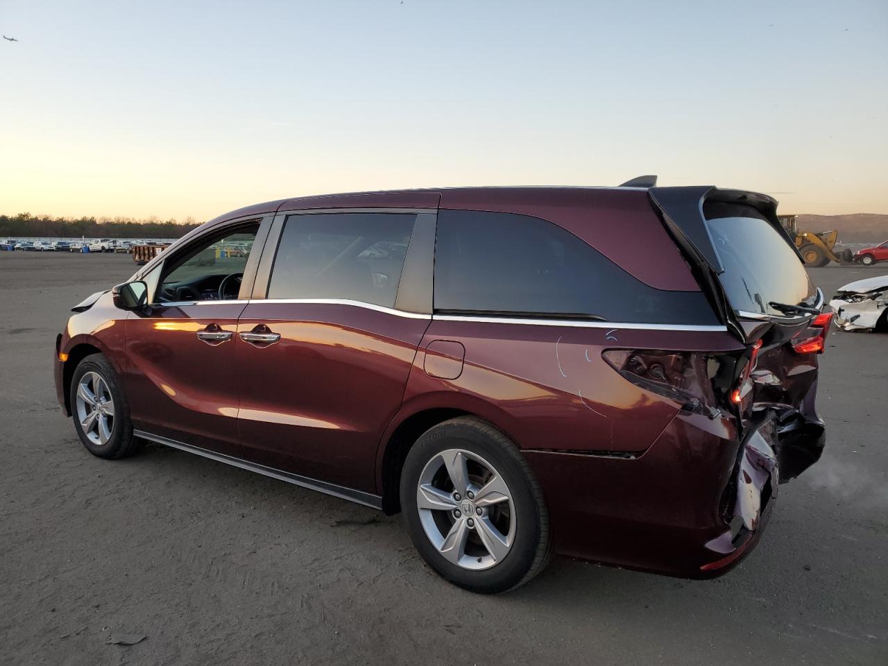 Image 2 of 2018 HONDA ODYSSEY EXL 2018 with VIN 5FNRL6H77JB068771