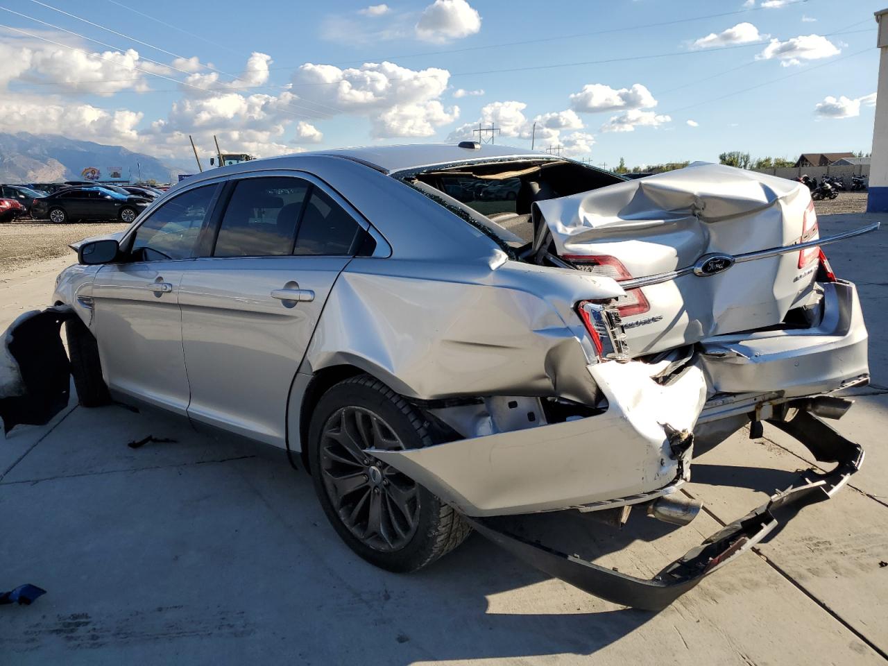 Image 2 of Ford Taurus Limited 2014 with VIN 1FAHP2F86EG109476