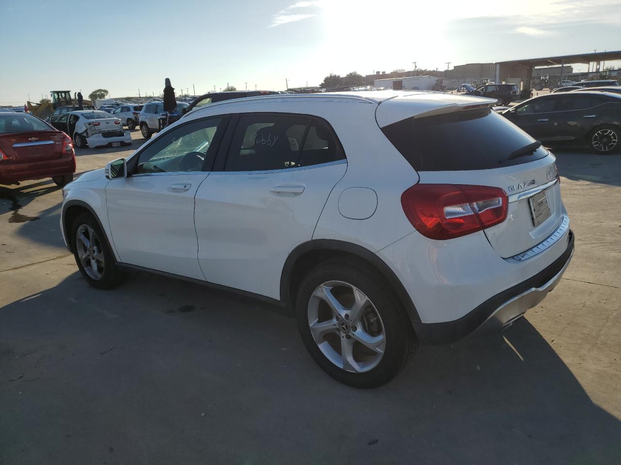 Изображение 2 2020 MERCEDES-BENZ GLA 250 2020 с VIN WDCTG4EB8LU027657