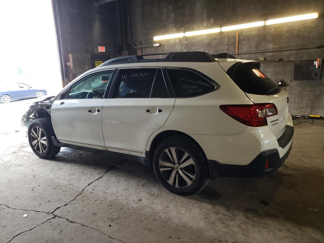 Изображение 2 2018 SUBARU OUTBACK 3.6R LIMITED 2018 с VIN 4S4BSENC7J3320804