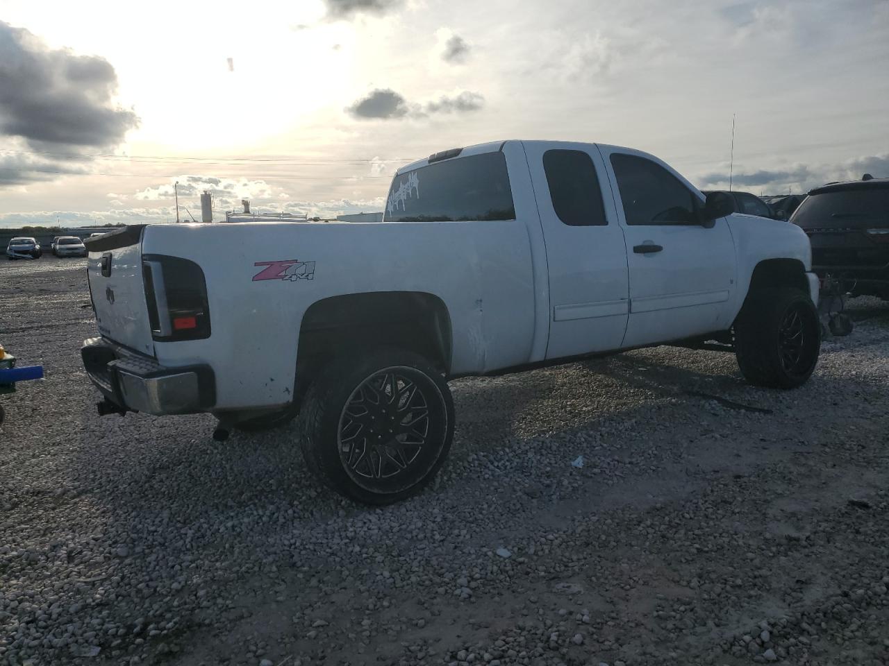 Image 3 of 2009 CHEVROLET SILVERADO K1500 LT 2009 with VIN 2GCEK290091126729