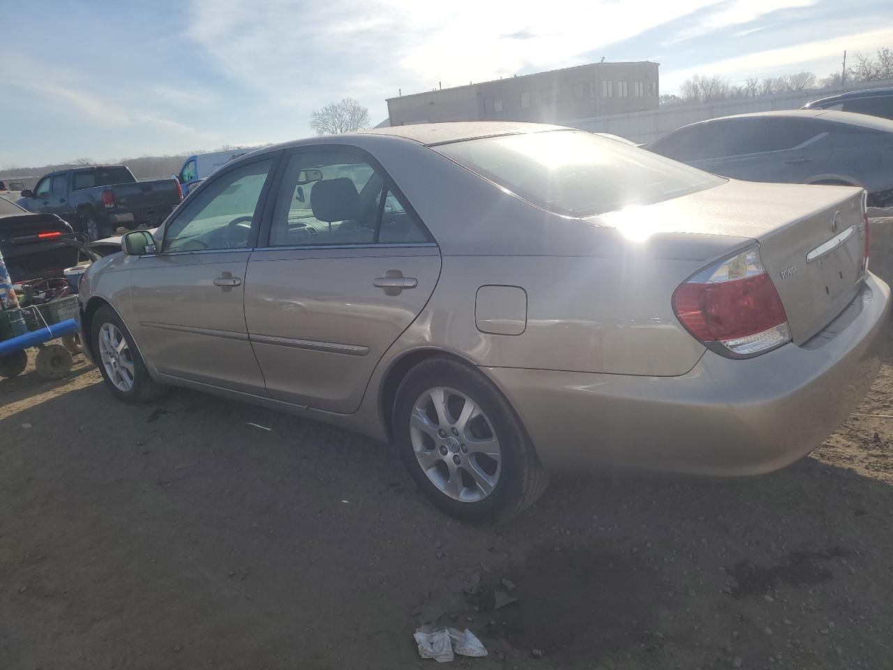 Изображение 2 2005 TOYOTA CAMRY LE 2005 с VIN 4T1BF30K95U591841