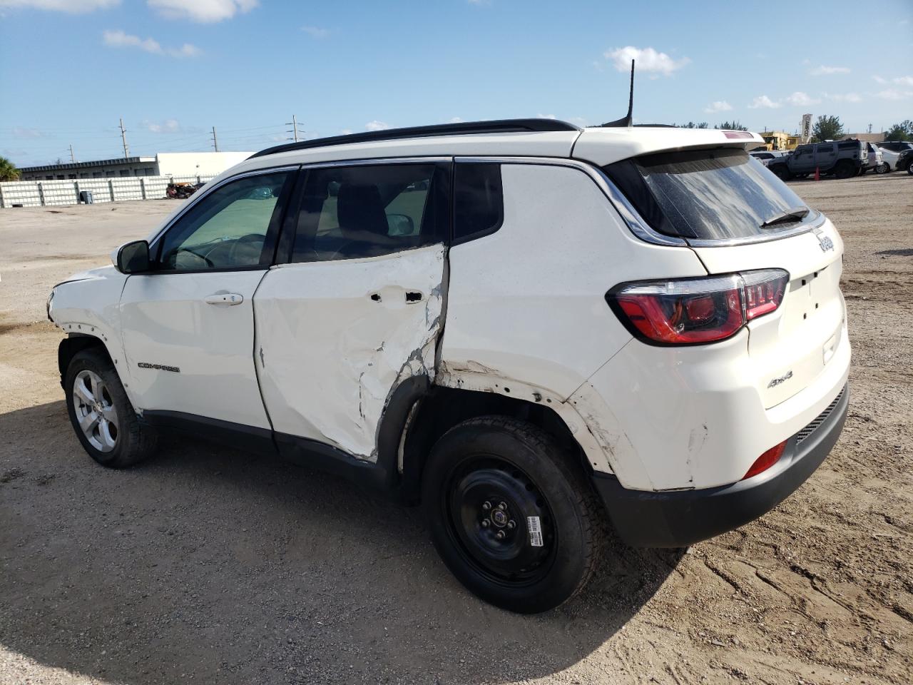 Obraz 2 z 2019 JEEP COMPASS LATITUDE 2019 z VIN 3C4NJDBBXKT656236