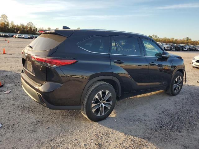 Obraz 3 z 2021 TOYOTA HIGHLANDER XLE 2021 z VIN 5TDGZRAH4MS054644