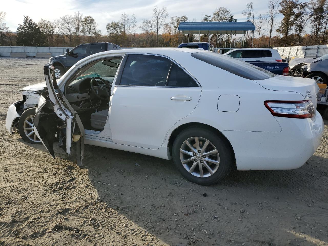 Image 2 of 2011 TOYOTA CAMRY HYBRID 2011 with VIN 4T1BB3EK6BU131794
