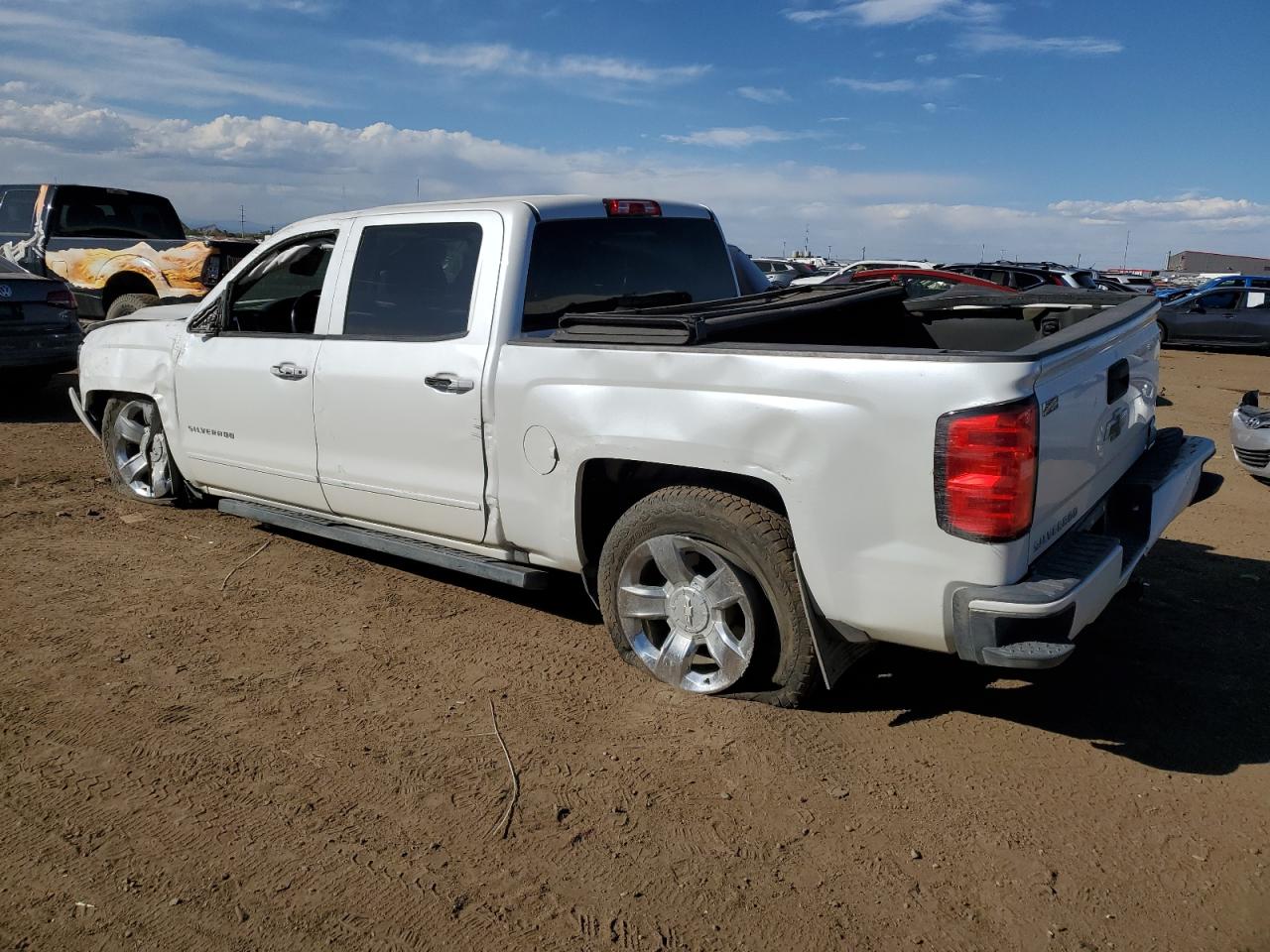 Image 2 of 2017 CHEVROLET SILVERADO K1500 LT 2017 with VIN 3GCUKREC6HG345690