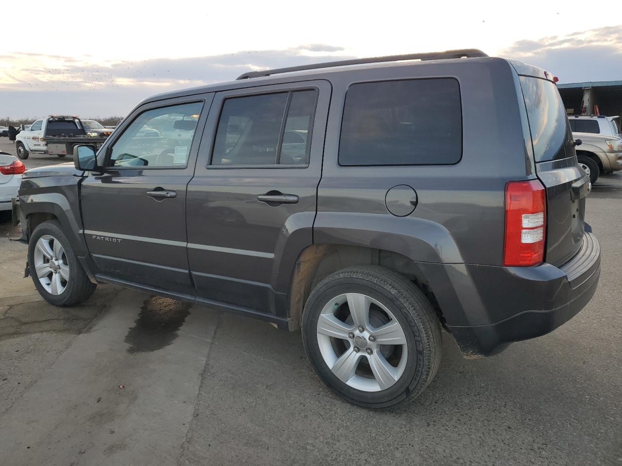Obraz 2 z 2015 JEEP PATRIOT LATITUDE 2015 z VIN 1C4NJPFB8FD350157