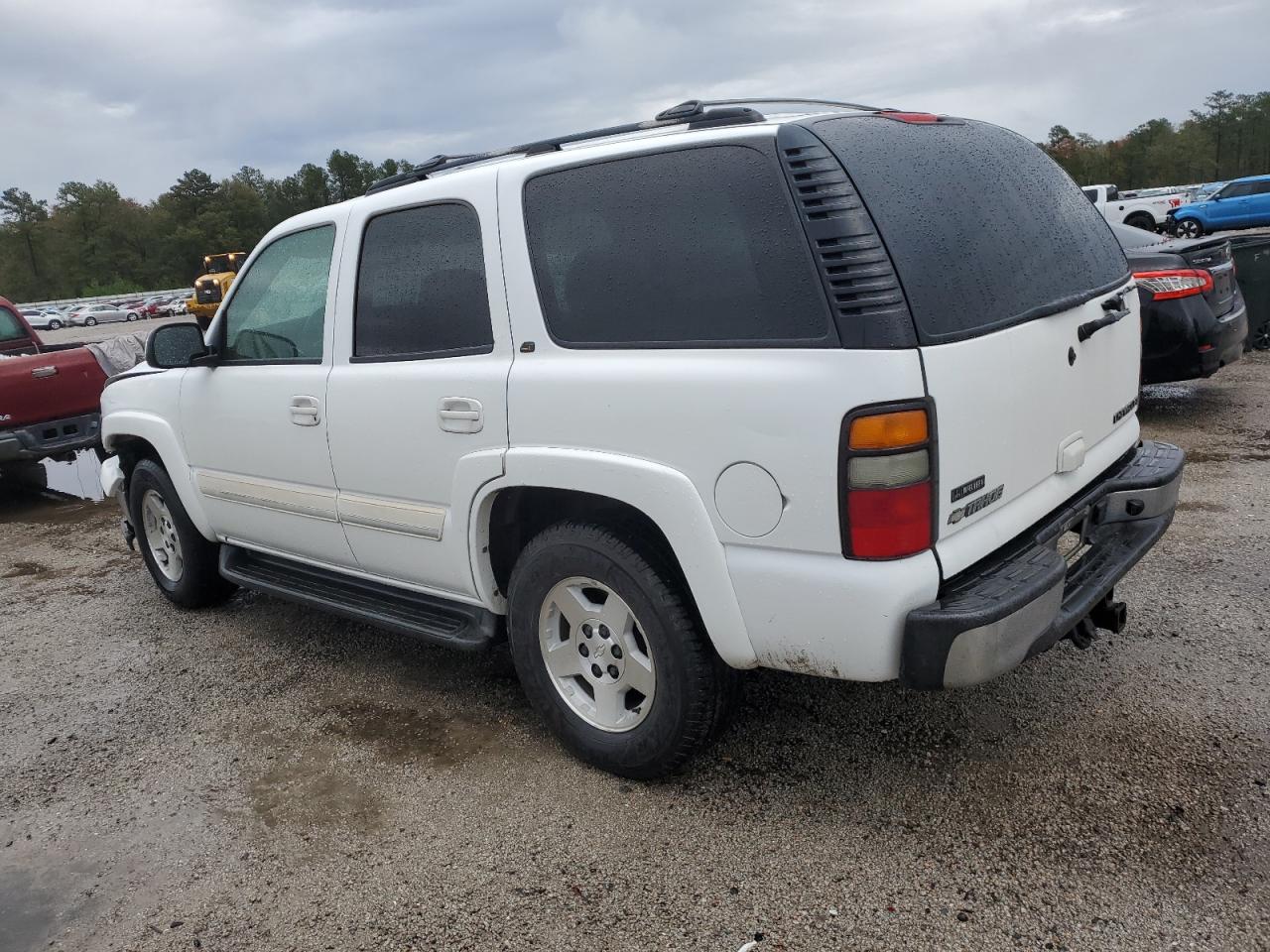 Image 2 of 2004 CHEVROLET TAHOE C1500 2004 with VIN 1GNEC13ZX4R262081