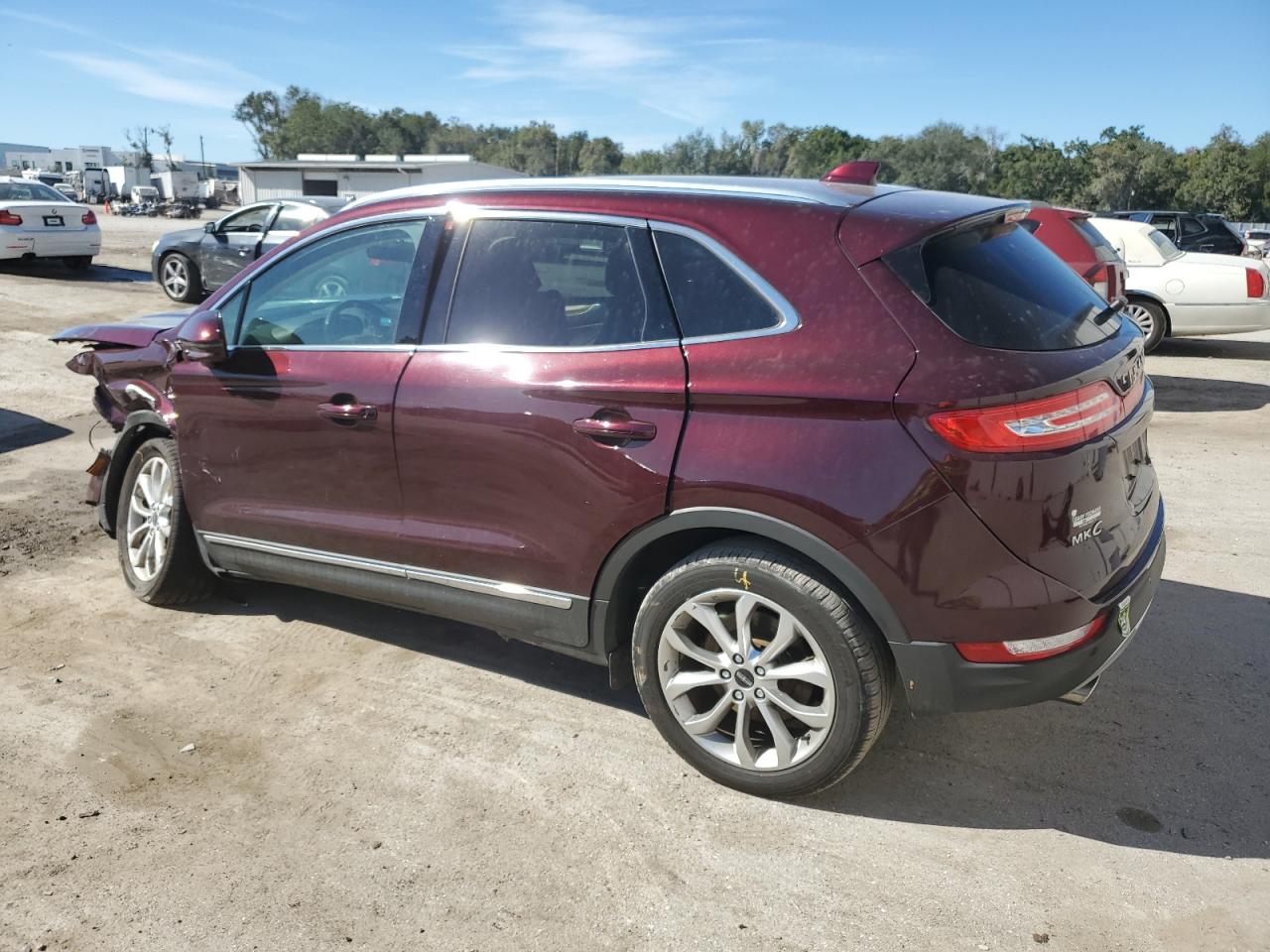 Изображение 2 2016 LINCOLN MKC SELECT 2016 с VIN 5LMCJ2D93GUJ11085