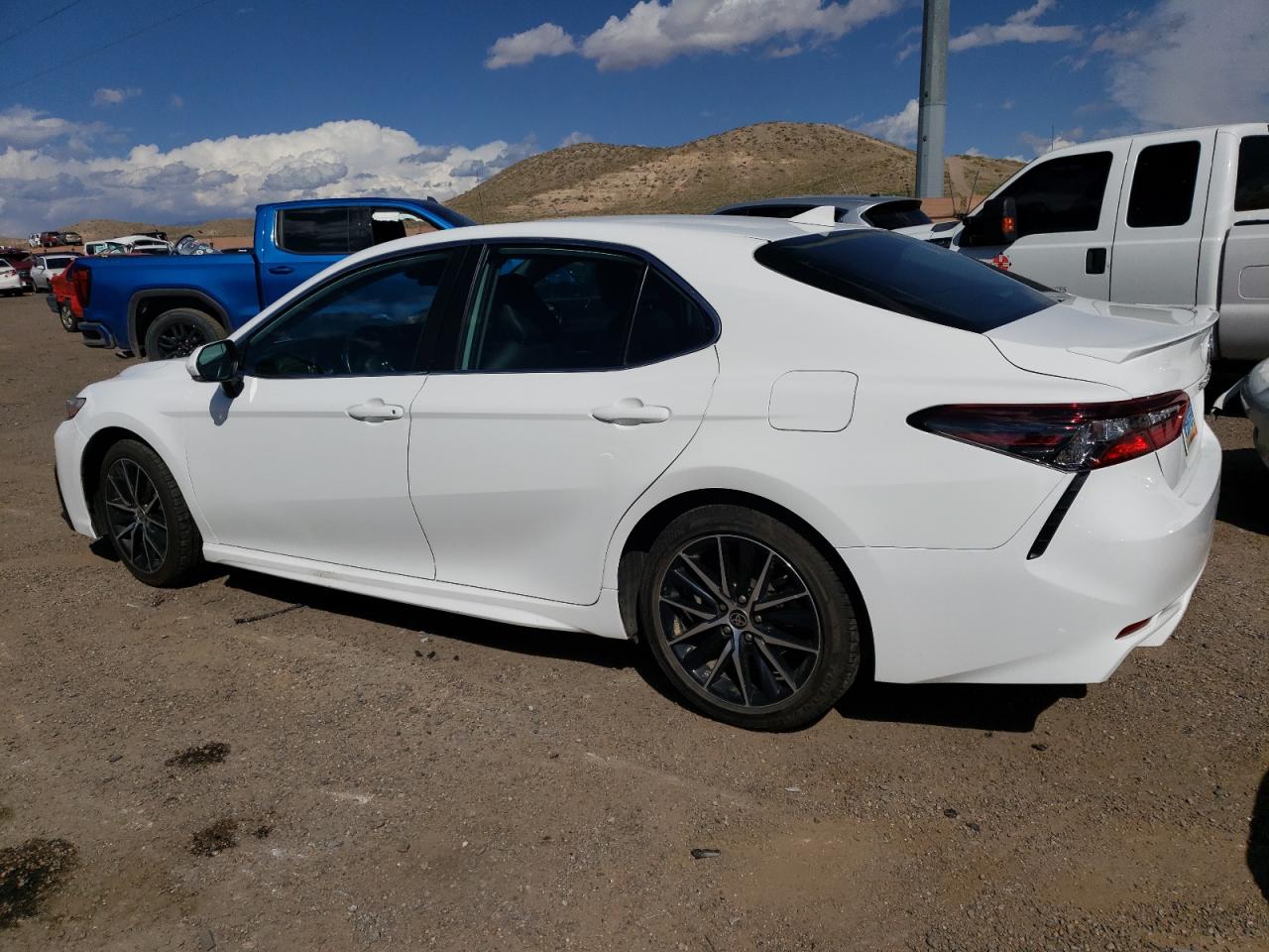 Image 2 of 2022 TOYOTA CAMRY SE 2022 with VIN 4T1G11AK9NU664004