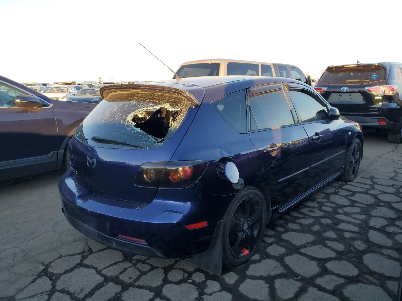 Image 3 of 2004 MAZDA 3 HATCHBACK 2004 with VIN JM1BK343X41133602