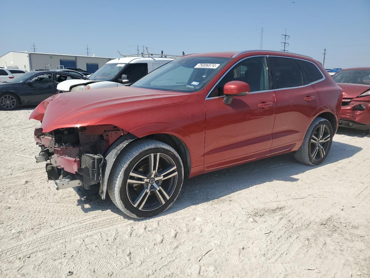 Image 1 of 2020 VOLVO XC60 T5 MOMENTUM 2020 with VIN YV4102RK2L1483202