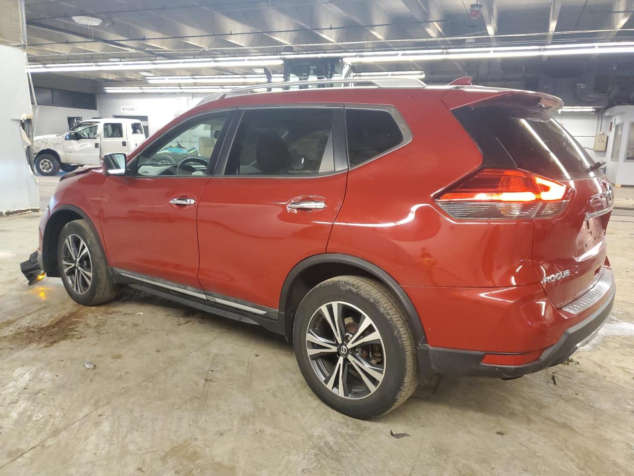 Изображение 2 2017 NISSAN ROGUE SV 2017 с VIN 5N1AT2MV5HC875349