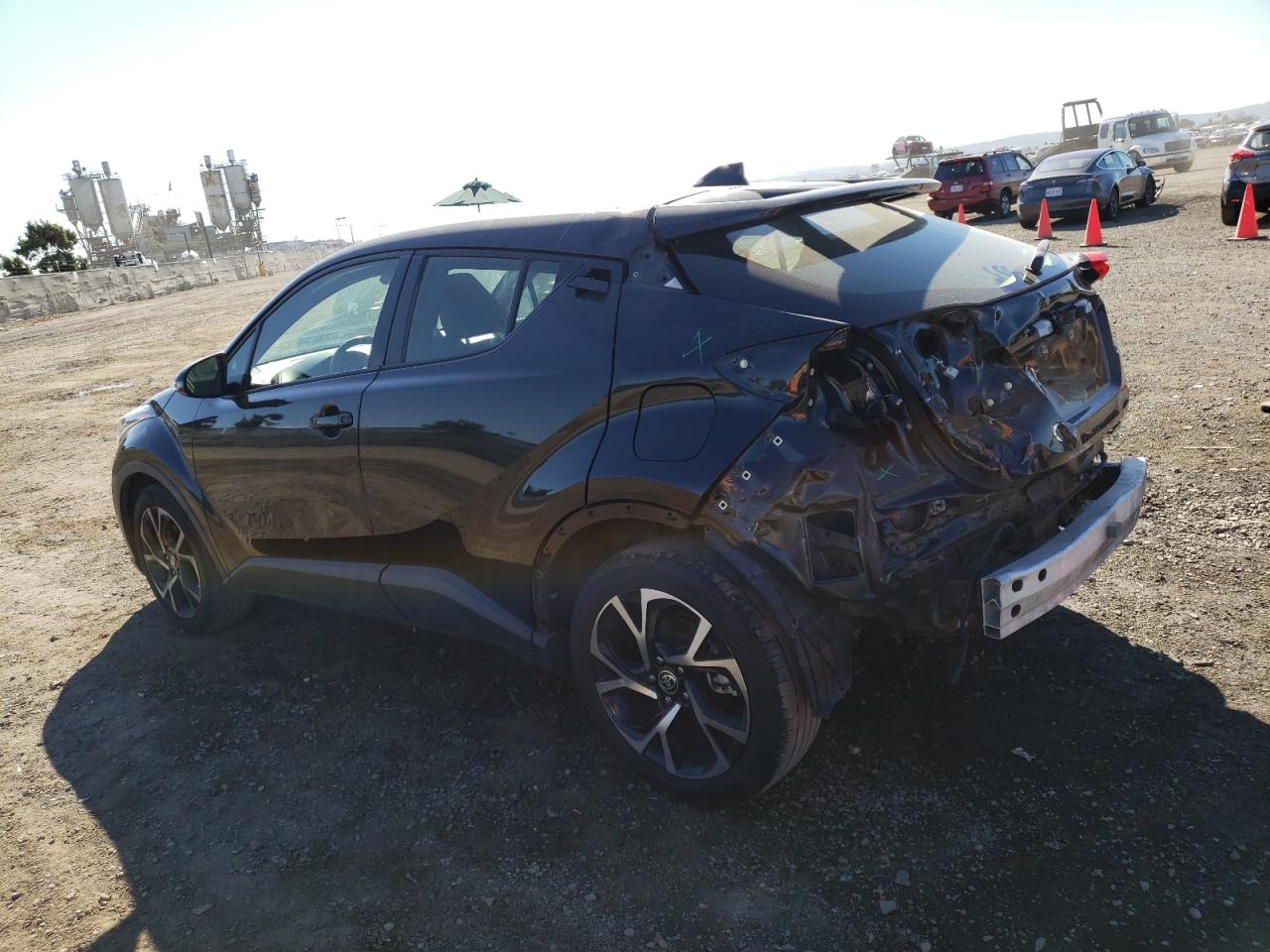 Image 2 of 2020 TOYOTA C-HR XLE 2020 with VIN JTNKHMBX3L1085610