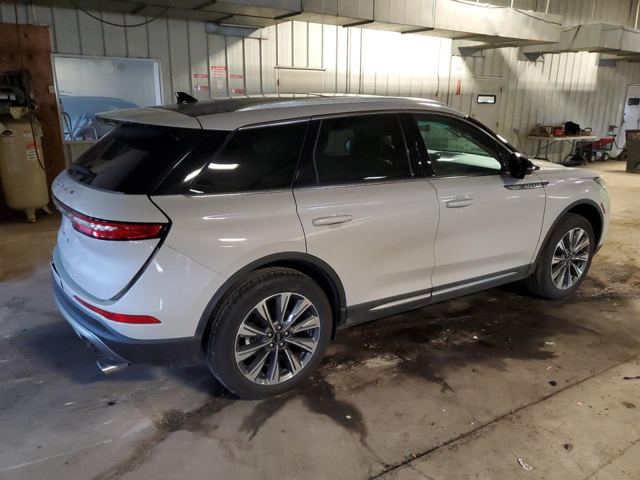 Изображение 3 2022 LINCOLN CORSAIR RESERVE 2022 с VIN 5LMCJ2D92NUL17351