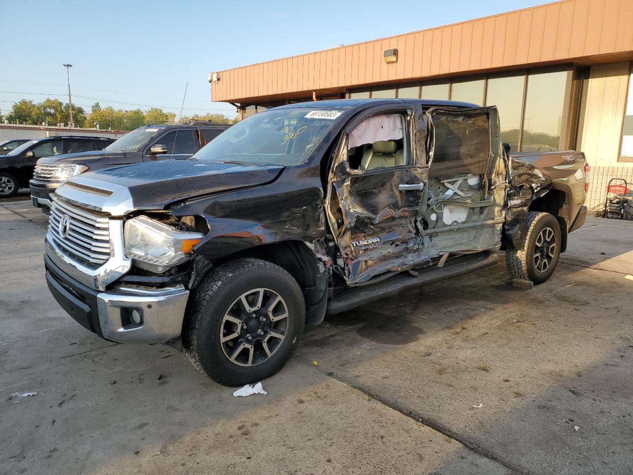 Изображение 1 2014 TOYOTA TUNDRA CREWMAX LIMITED 2014 с VIN 5TFHW5F17EX375641