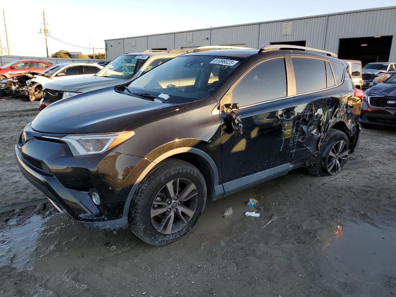Изображение 1 2017 TOYOTA RAV4 XLE 2017 с VIN 2T3WFREV0HW396763